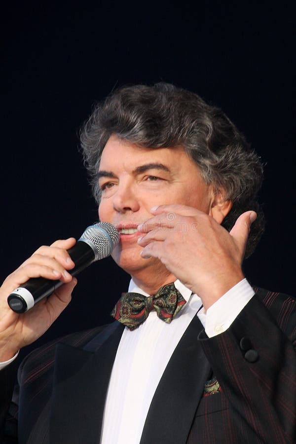 En el cantante de la ópera de la etapa, el actor cantantes, estrella del pop, ídolo de la música soviética y rusa de Sergei Zakha imágenes de archivo libres de regalías