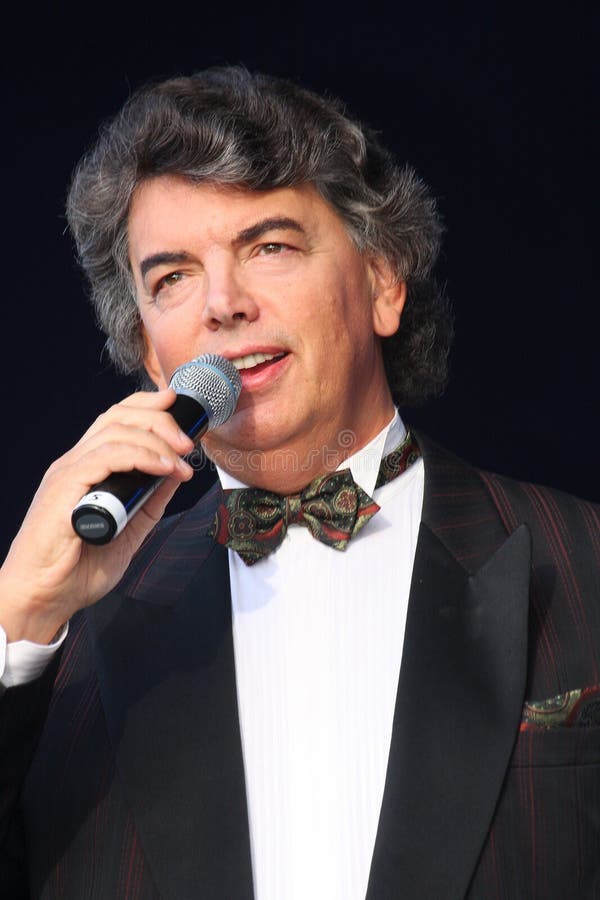 En el cantante de la ópera de la etapa, el actor cantantes, estrella del pop, ídolo de la música soviética y rusa de Sergei Zakha foto de archivo