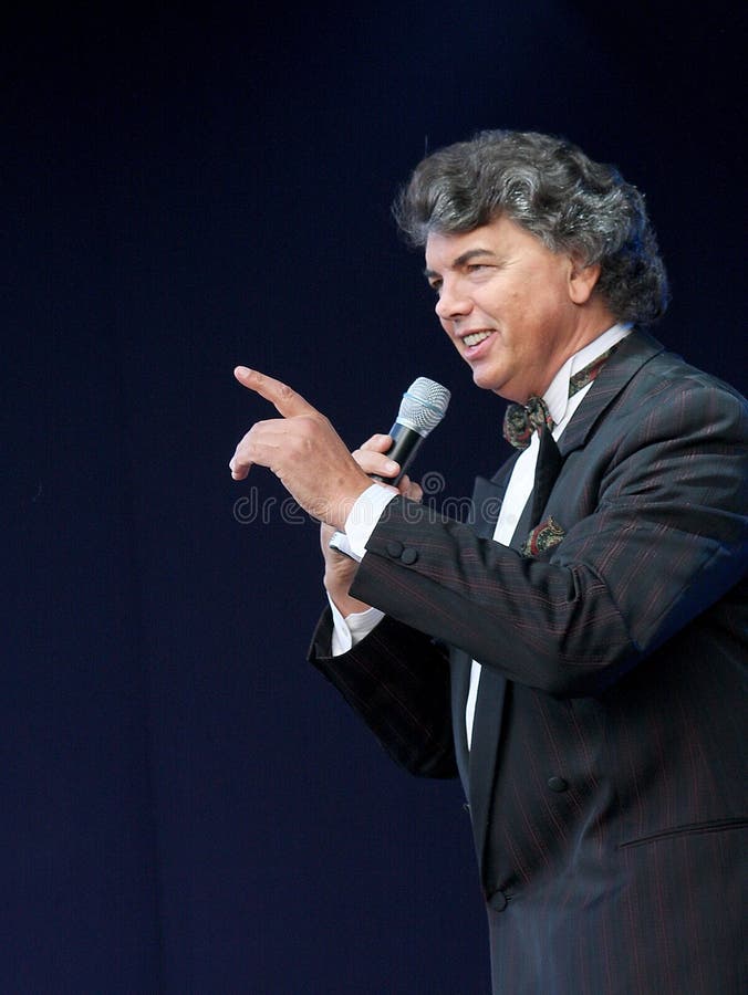 En el cantante de la ópera de la etapa, el actor cantantes, estrella del pop, ídolo de la música soviética y rusa de Sergei Zakha imagenes de archivo