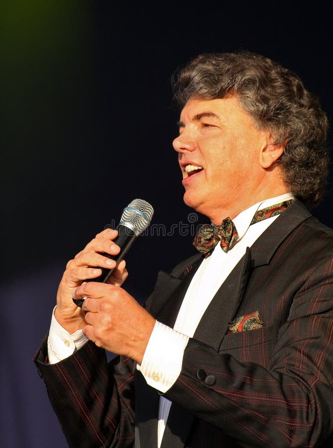 En el cantante de la ópera de la etapa, el actor cantantes, estrella del pop, ídolo de la música soviética y rusa de Sergei Zakha fotografía de archivo