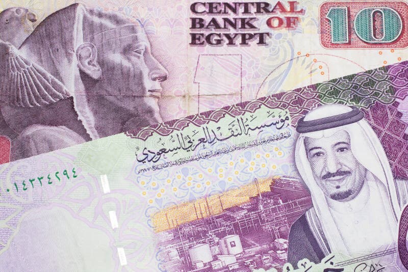 En femsidig seudisk banksedel med en egyptisk pundsedel royaltyfri fotografi