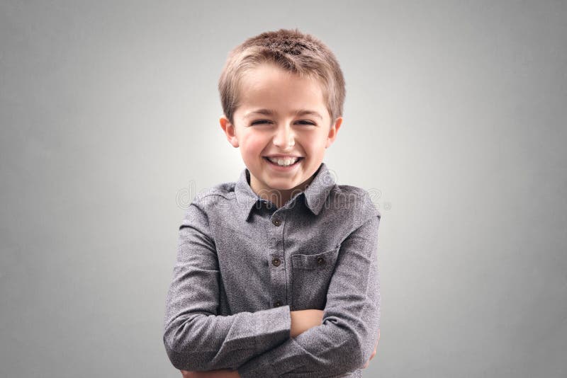 en jongen die glimlachen lachen stock afbeelding en jongen die glimlachen lachen stock afbeelding