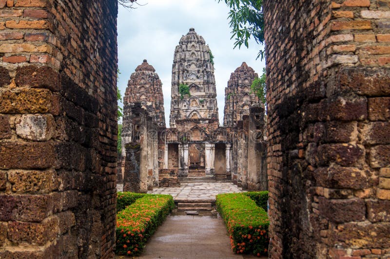 En khmertempel i Sukhothai, Thailand arkivbild En khmertempel i Sukhothai, Thailand arkivbild