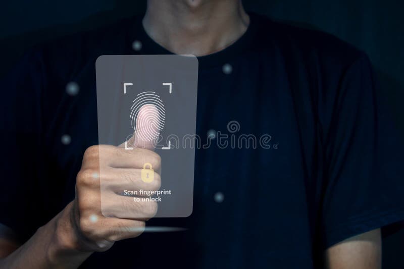En man låser upp en smart telefon genom att skanna fingeravtryck på virtuell skärm. säkerhetstillträde med biometriskt identifieri royaltyfria bilder