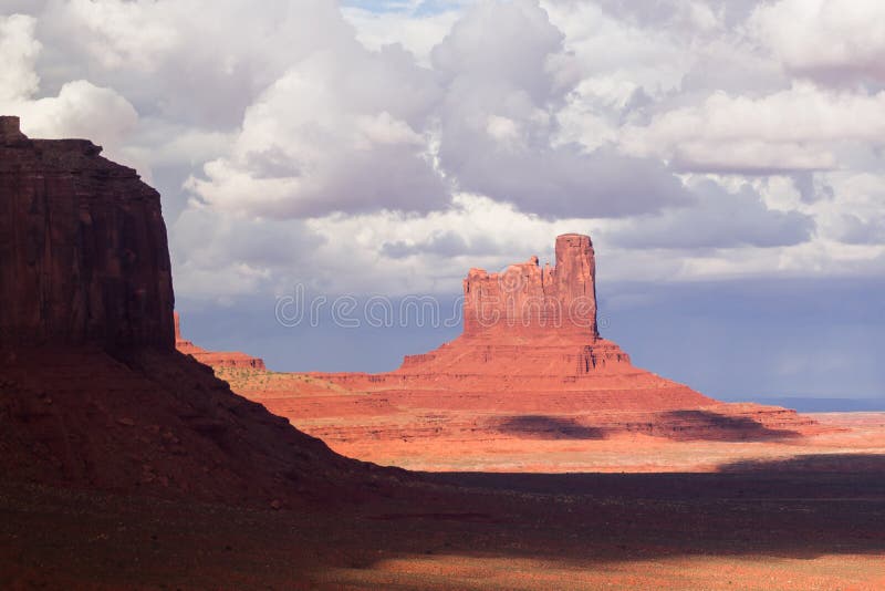 En parc tribal de Navajo de vallée de monument, l'Arizona, Etats-Unis photo stock En parc tribal de Navajo de vallée de monument, l'Arizona, Etats-Unis photo stock