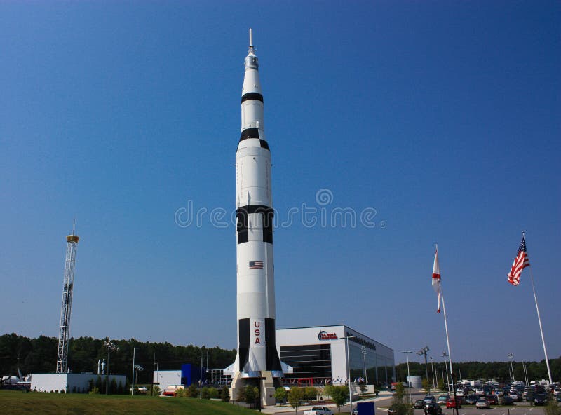 En raket på USA-utrymmemitten i Huntsville arkivfoto