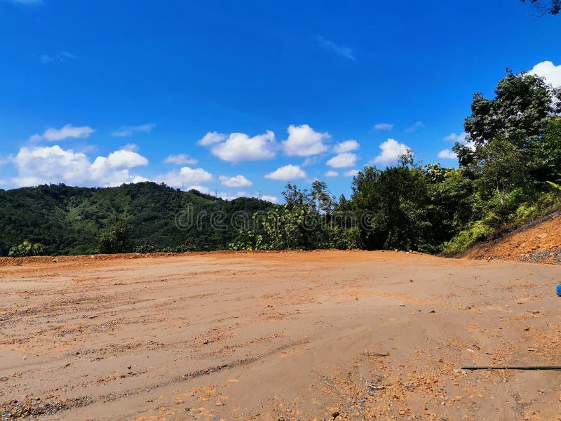 En röjd landyta kommer snart att byggas upp eller byggas i Penampang, Kota Kinabalu Sabah, Malaysia