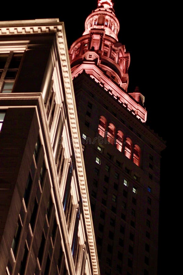 En sikt av Cleveland Terminal Tower på natten royaltyfria foton En sikt av Cleveland Terminal Tower på natten royaltyfria foton