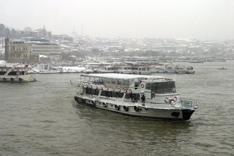 En snöig dag i den Istanbul sjösidan fotografering för bildbyråer En snöig dag i den Istanbul sjösidan fotografering för bildbyråer