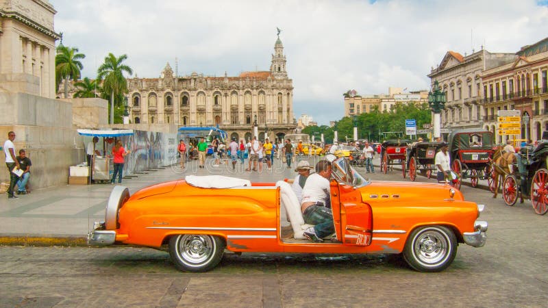 En tappningbil av Kuban på Havana Paseo Marti fotografering för bildbyråer En tappningbil av Kuban på Havana Paseo Marti fotografering för bildbyråer