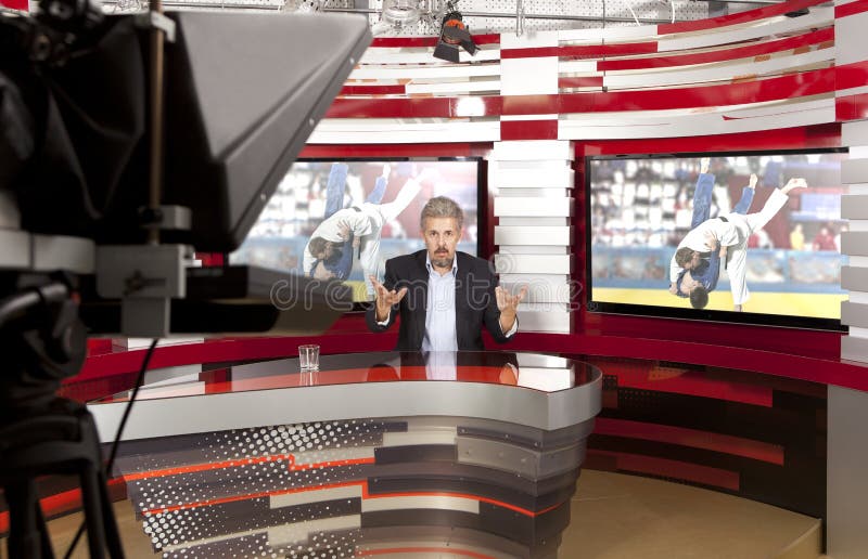 En televisionanchorman på studion sportar för tidning för symbolsillustrationnyheterna