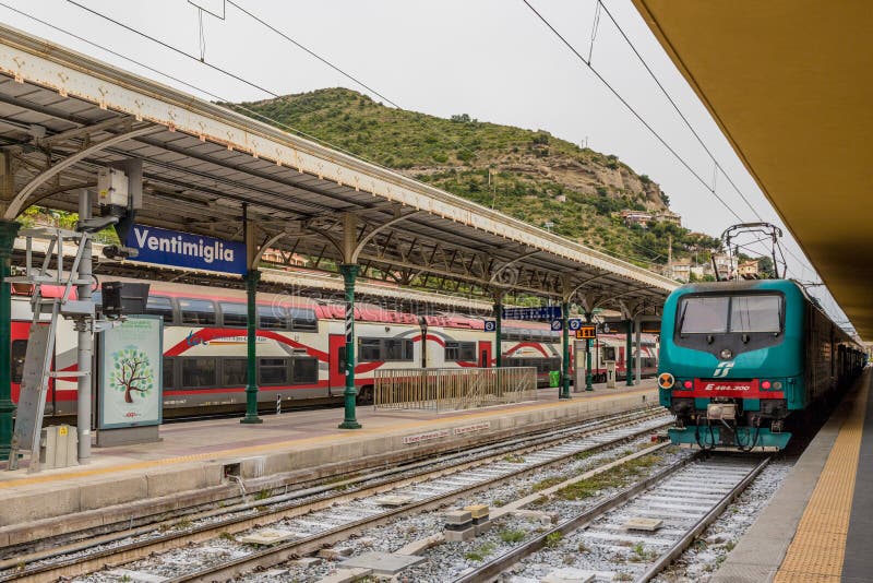 En typisk bild i Ventimiglia i Italien royaltyfri foto