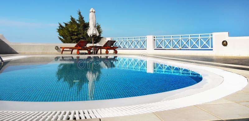 En-tête de relaxation de station thermale de piscine images stock En-tête de relaxation de station thermale de piscine images stock