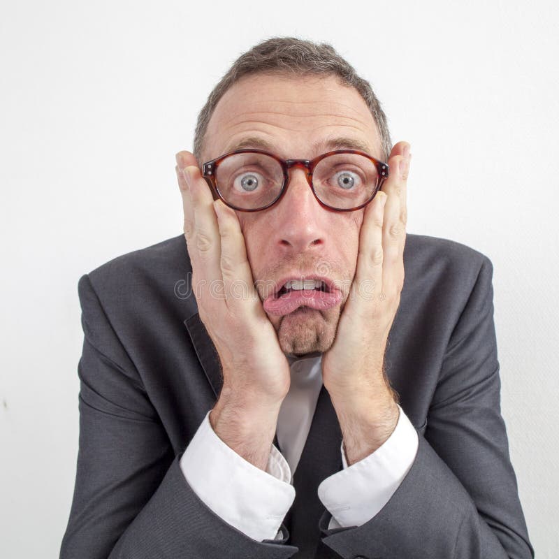 Encargado aterrado aterrorizado por el aviso corporativo expresado con humor imagen de archivo libre de regalías Encargado aterrado aterrorizado por el aviso corporativo expresado con humor imagen de archivo libre de regalías