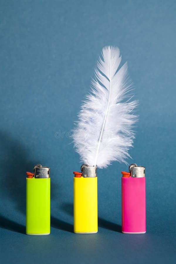 Encendedores modernos imagen de archivo. Imagen de equipo - 30064311
