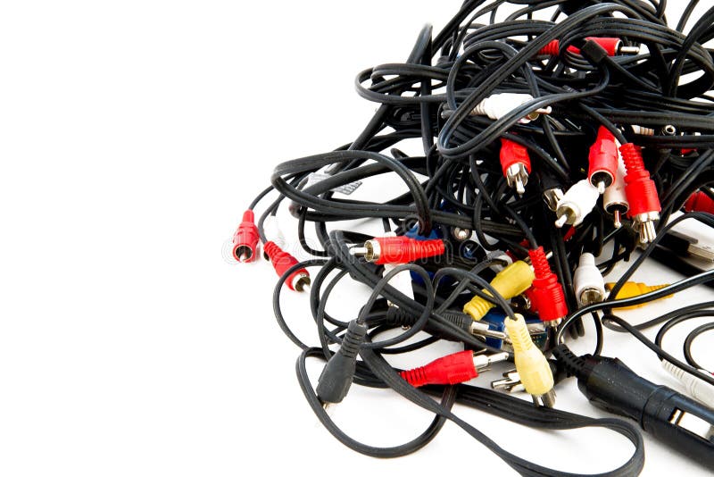 Enchevêtrement de fils pour vidéo sur fond blanc isolé, faisceau de fils audio vidéo électriques photo stock Enchevêtrement de fils pour vidéo sur fond blanc isolé, faisceau de fils audio vidéo électriques photo stock