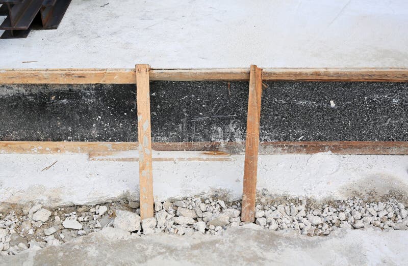 Encofrado de madera fácil para la construcción de la fundación fotografía de archivo libre de regalías Encofrado de madera fácil para la construcción de la fundación fotografía de archivo libre de regalías