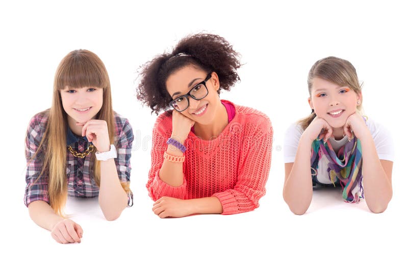 Encontro feliz de três adolescentes isolado no branco imagens de stock Encontro feliz de três adolescentes isolado no branco imagens de stock