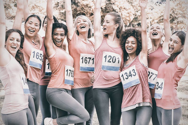 Encourager femelle de marathoniens de cancer du sein photo libre de droits