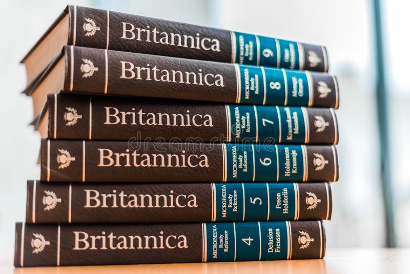 Encyklopedia Britannica-volymer i ett offentligt bibliotek
