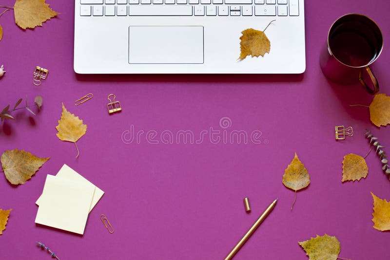 Endecha conceptual del plano del espacio de trabajo del negocio del otoño fotos de archivo libres de regalías Endecha conceptual del plano del espacio de trabajo del negocio del otoño fotos de archivo libres de regalías