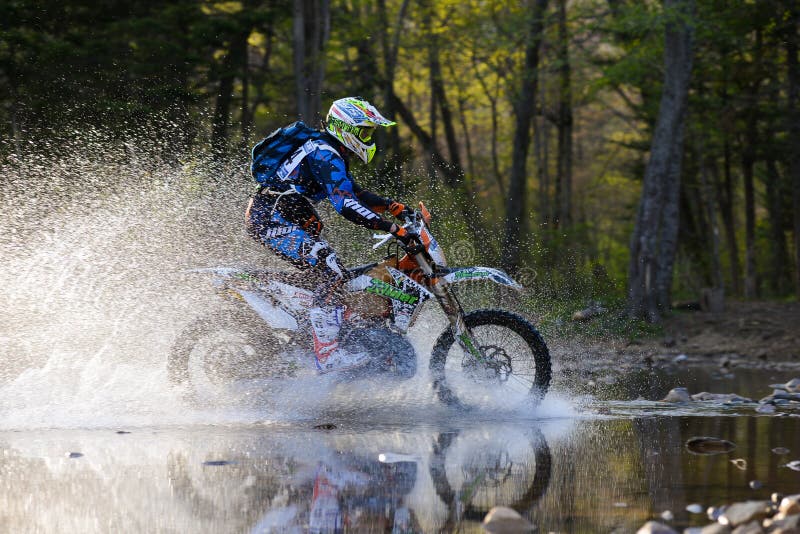 Enduro Offroading в ралли 2014 пятидневной гонки русском Редакционное