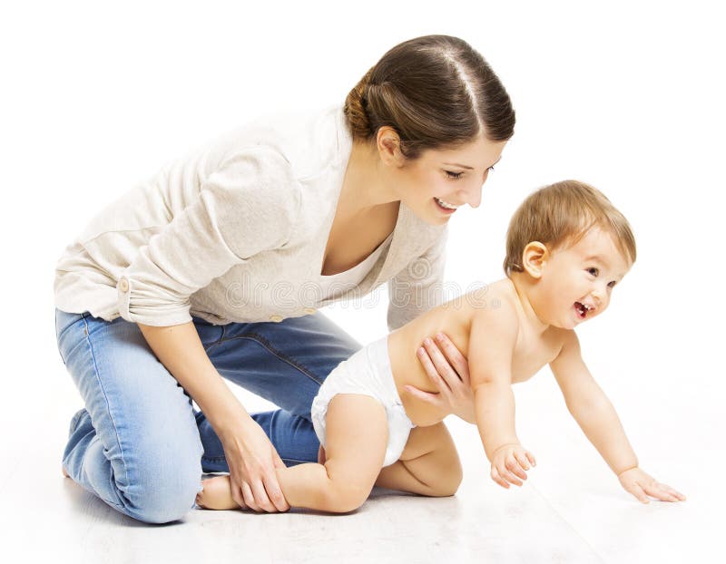 Enfant d'enfant en bas âge de mère et de rampement, parent de femme tenant l'enfant images libres de droits Enfant d'enfant en bas âge de mère et de rampement, parent de femme tenant l'enfant images libres de droits