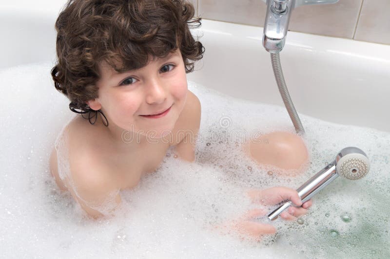 Enfant dans le bain images libres de droits Enfant dans le bain images libres de droits