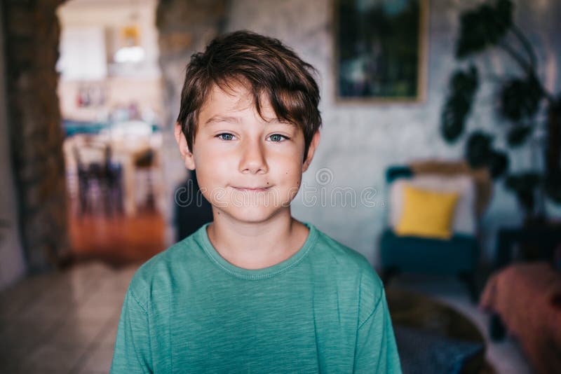 Enfant de 8 ans photo stock. Image du écolier, durée - 157202438