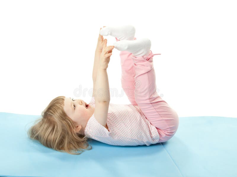 Enfant faisant des exercices de sport image libre de droits Enfant faisant des exercices de sport image libre de droits