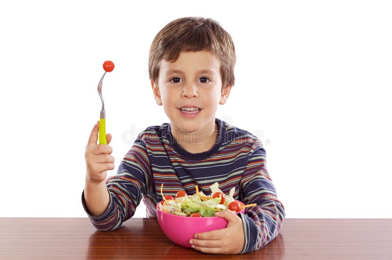 Enfant mangeant de la salade image libre de droits