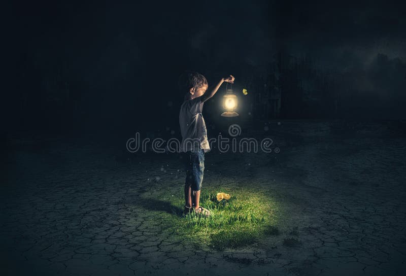 Enfant perdu tenant une vieille lampe dans un environnement apocalyptique