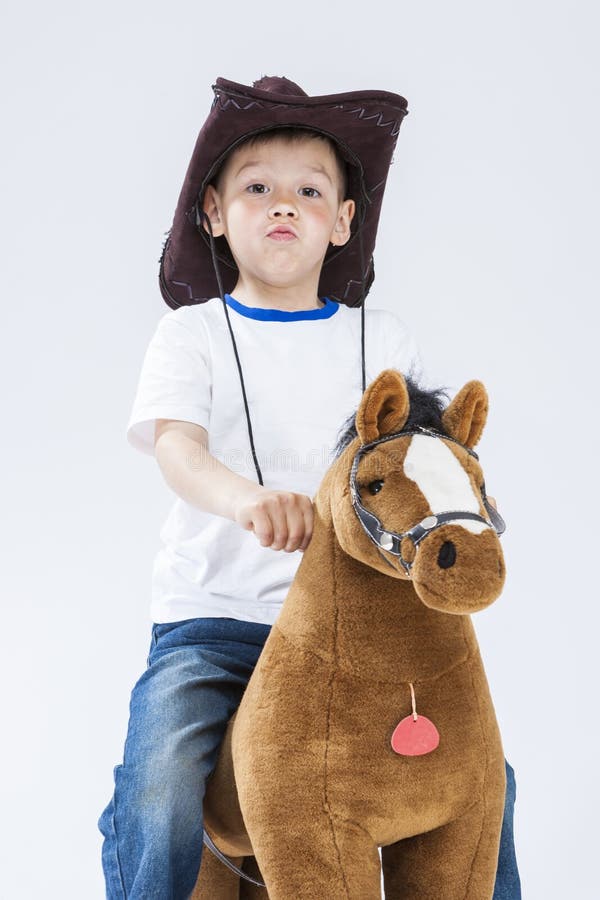 Enfants Consepts Portrait petit de B caucasien fier et arrogant photographie stock Enfants Consepts Portrait petit de B caucasien fier et arrogant photographie stock