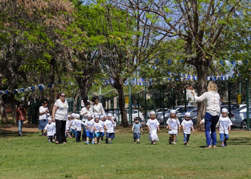Enfants de jardin d'enfants chez Israel Independence Day photos stock Enfants de jardin d'enfants chez Israel Independence Day photos stock