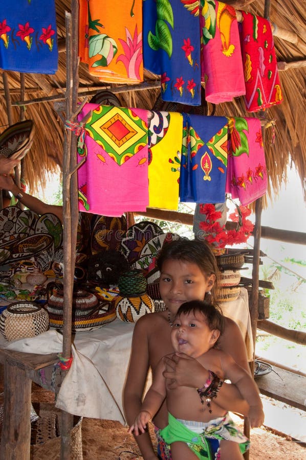 Enfants Embera Tusipono, Panama de Natif américain photos libres de droits Enfants Embera Tusipono, Panama de Natif américain photos libres de droits