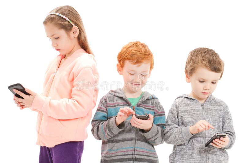 Enfants en bas âge employant le media social