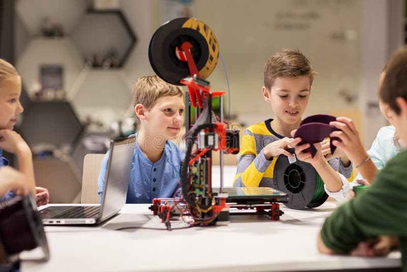 Fond Enseignante Démontrant Une Imprimante 3d Dans Un Cours Dingénierie Et  De Robotique Dans Une école