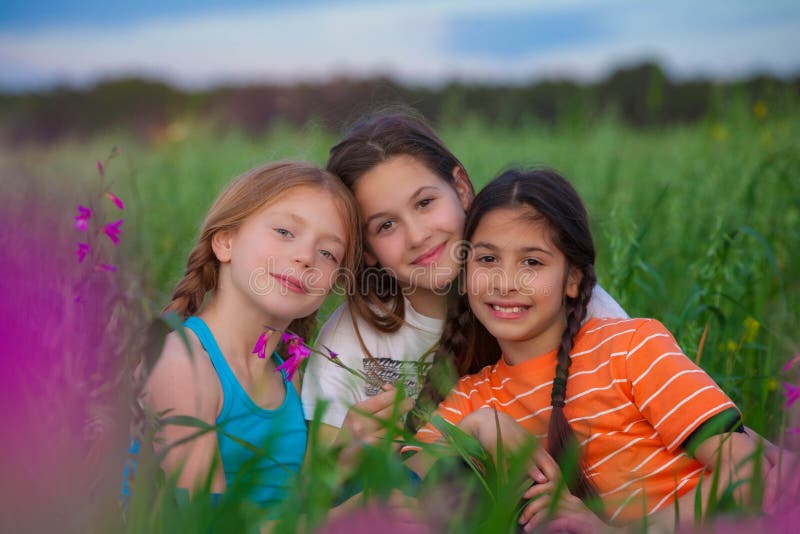 Enfants heureux en bonne santé images stock Enfants heureux en bonne santé images stock