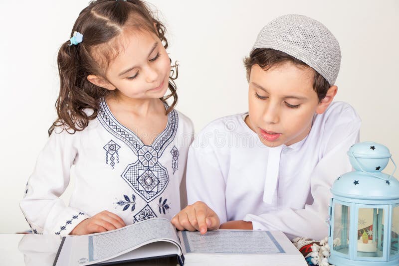 Enfants musulmans dans Ramadan photos libres de droits