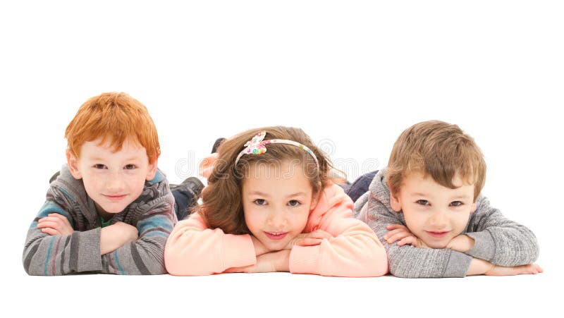 Enfants s'étendant sur le plancher image stock Enfants s'étendant sur le plancher image stock