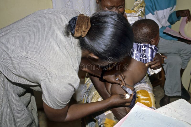 Enfermeira de trabalho no hospital TASO Kampala do SIDA