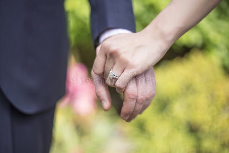 The Engagement Ring vs Wedding Ring: What's the Difference?