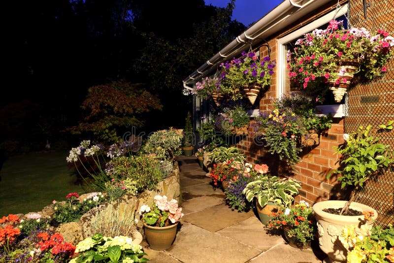 Englisch Garten Nacht. stockbild. Bild von garten
