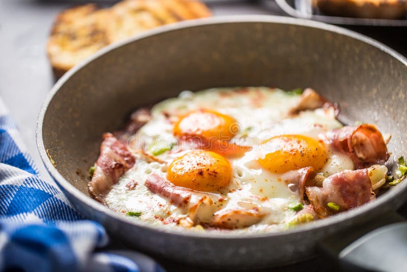 English Breakfast Fried Bacon Ham and Eggs in Ceramic Pan Stock Photo