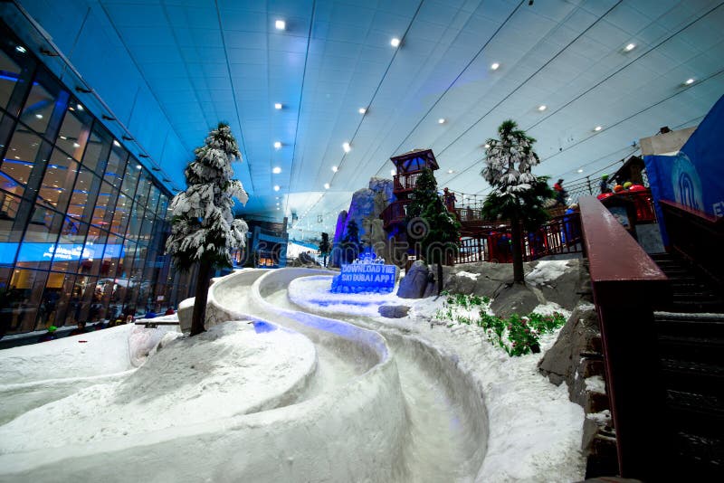 Enjoy snow in the desert at Ski Dubai royalty free stock photography Enjoy snow in the desert at Ski Dubai royalty free stock photography