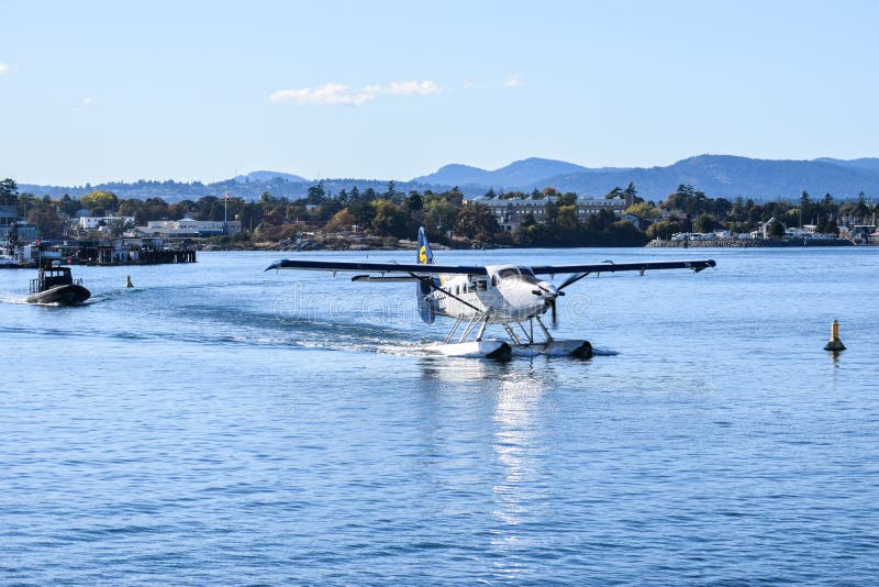 Enkel sj?flygplan f?r utterSaltspring luft omkring som tar flyg fr?n i stadens centrum Victoria, British Columbia fotografering för bildbyråer Enkel sj?flygplan f?r utterSaltspring luft omkring som tar flyg fr?n i stadens centrum Victoria, British Columbia fotografering för bildbyråer