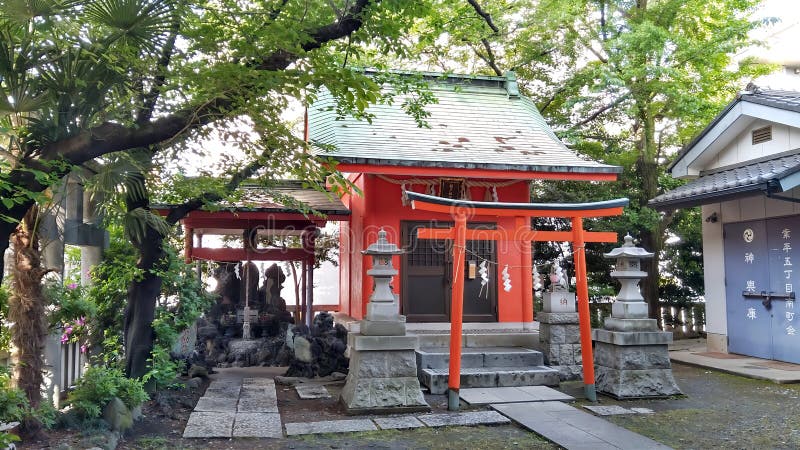 The shrine was dedicated in the Keicho era (1596-1615) by Saikaku Hoin, founder of the former Betsudo Enokudozan Jyoshoji Temple, and was honored with the name Enokido Inari-sha.https: youtu.be vIMAvnt6sP0. The shrine was dedicated in the Keicho era (1596-1615) by Saikaku Hoin, founder of the former Betsudo Enokudozan Jyoshoji Temple, and was honored with the name Enokido Inari-sha.https: youtu.be vIMAvnt6sP0