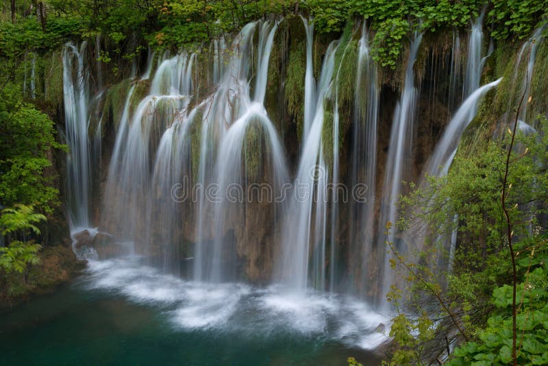Enormer Wasserfall in den Plitvice Seen stockbilder