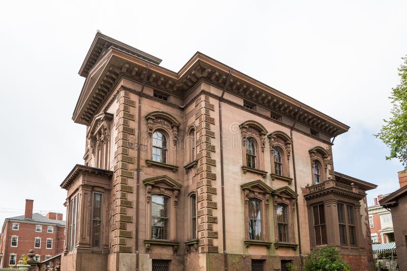 Stein-und Stuck-Haus stockfoto. Bild von frontseite, dach - 3438254