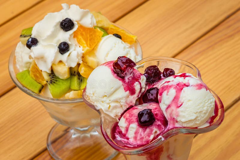 Ensalada De Fruta Con Helado Foto de archivo - Imagen de sano ...